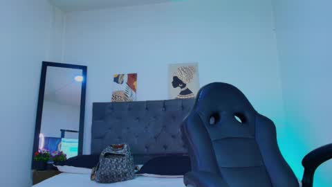  Ellie   online show from September 18, 2025, 11:56 am