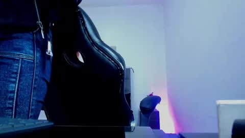  Ellie   online show from October 4, 2025, 1:20 pm