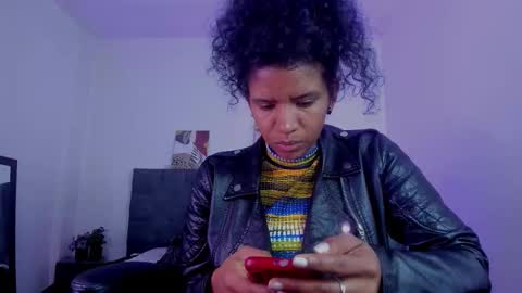  Ellie   online show from November 10, 2025, 1:43 pm