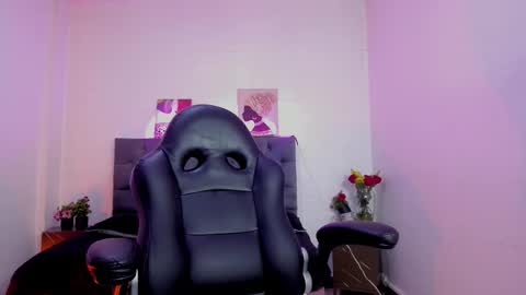  Ellie   online show from November 13, 2025, 12:48 pm