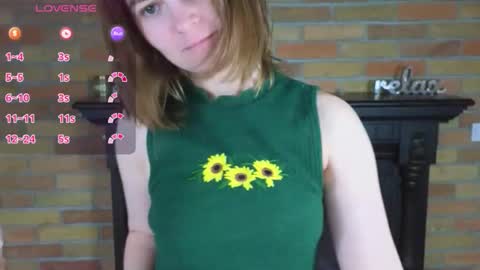 Snapshot of ellie_babyy chatting on May 19, 2026, 6:42 am Ellie online show from May 19, 2026, 6:42 am