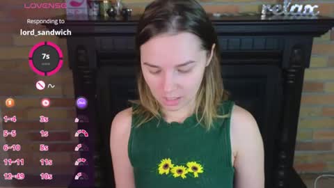 Snapshot of ellie_babyy chatting on July 25, 2026, 8:45 am Ellie online show from July 25, 2026, 8:45 am