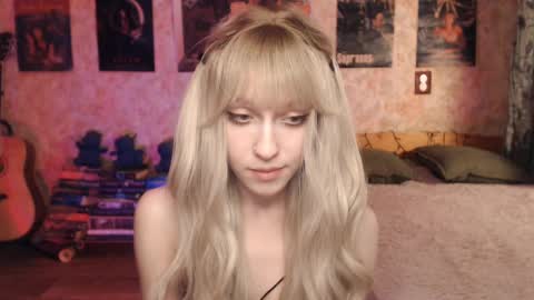 ellie_friendly online show from February 17, 2025, 12:16 pm