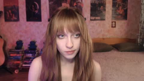 ellie_friendly online show from April 10, 2026, 2:22 pm