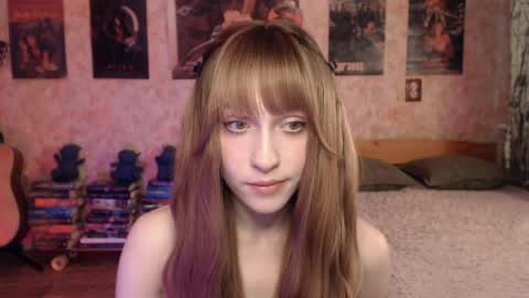 Snapshot of ellie_friendly chatting on April 25, 2026, 1:52 am ellie_friendly online show from April 25, 2026, 1:52 am