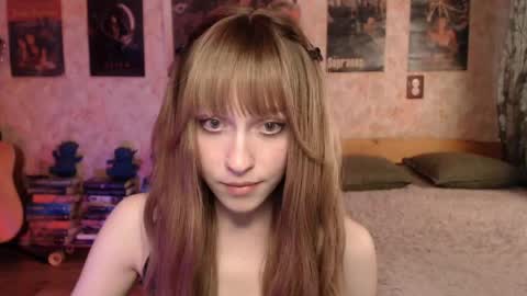Snapshot of ellie_friendly chatting on May 15, 2026, 12:23 pm ellie_friendly online show from May 15, 2026, 12:23 pm