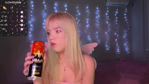 ellie online show from December 2, 2025, 7:42 pm