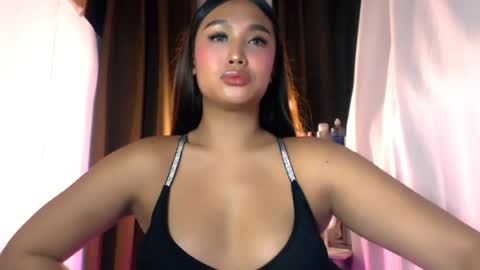 Snapshot of elliecummers chatting on July 29, 2026, 6:17 pm ellie online show from July 29, 2026, 6:17 pm
