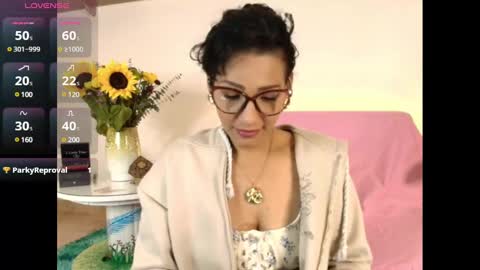 elliee1 online show from February 18, 2025, 4:16 pm