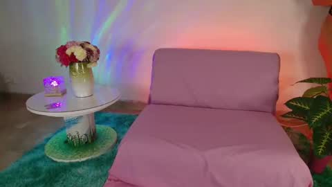 elliee1 online show from March 4, 2025, 12:22 pm