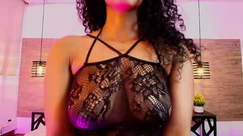 elliee_alves online show from April 27, 2026, 5:11 pm