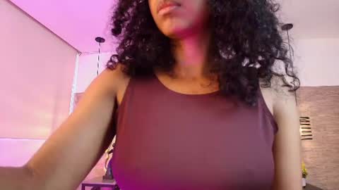 Snapshot of elliee_alves chatting on June 20, 2026, 4:10 pm elliee_alves online show from June 20, 2026, 4:10 pm