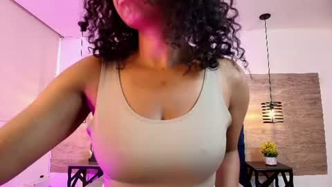 Snapshot of elliee_alves chatting on June 30, 2026, 1:45 pm elliee_alves online show from June 30, 2026, 1:45 pm