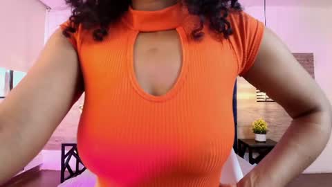 Snapshot of elliee_alves chatting on July 22, 2026, 2:09 pm elliee_alves online show from July 22, 2026, 2:09 pm