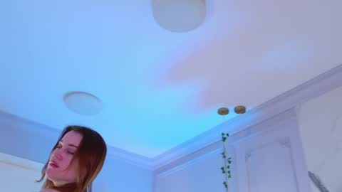 elliegarson__ online show from April 19, 2026, 5:01 pm