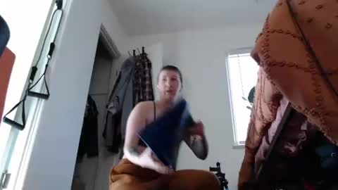 Ellie Rowyn online show from December 15, 2025, 7:40 pm