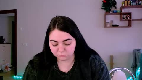 Snapshot of ellies_8 chatting on March 11, 2025, 9:02 am Ellie online show from March 11, 2025, 9:02 am