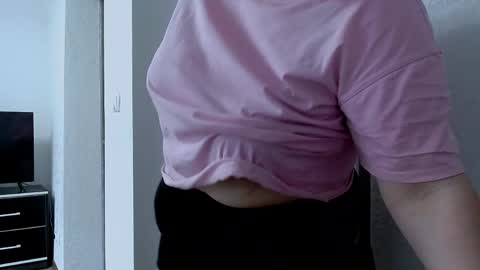 Snapshot of ellies_8 chatting on April 7, 2026, 7:31 am Ellie online show from April 7, 2026, 7:31 am