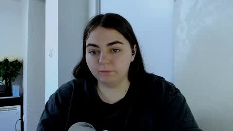 Snapshot of ellies_8 chatting on April 24, 2026, 5:43 am Ellie online show from April 24, 2026, 5:43 am