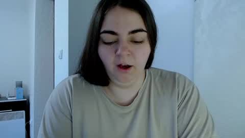 Snapshot of ellies_8 chatting on May 3, 2026, 5:57 am Ellie online show from May 3, 2026, 5:57 am