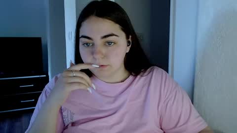 Snapshot of ellies_8 chatting on May 12, 2026, 6:54 am Ellie online show from May 12, 2026, 6:54 am