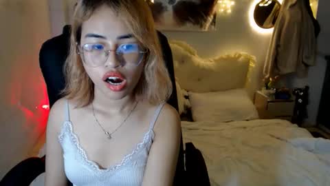 ellieyun online show from September 23, 2025, 1:03 pm