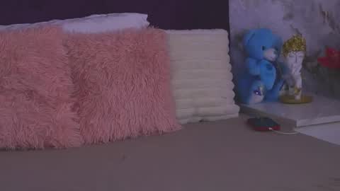 EllinaNuria online show from April 21, 2026, 3:35 am