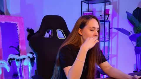 Elin online show from March 21, 2026, 3:04 pm