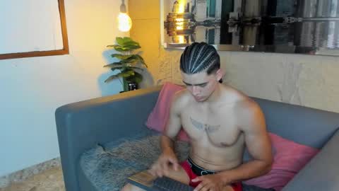 Elloit Colton online show from November 20, 2025, 9:36 pm