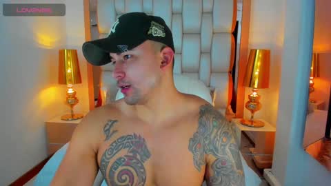 E L L I O T    V E L E Z online show from January 22, 2025, 8:28 pm