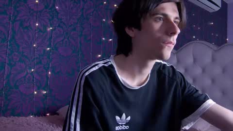 Snapshot of ellis_rin chatting on October 19, 2025, 9:04 pm ellis_rin online show from October 19, 2025, 9:04 pm