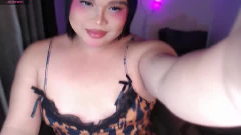 Snapshot of ellise_husson chatting on May 4, 2026, 4:30 am Ellise online show from May 4, 2026, 4:30 am