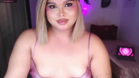 Snapshot of ellise_husson chatting on May 18, 2026, 4:07 am Ellise online show from May 18, 2026, 4:07 am