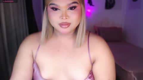 Snapshot of ellise_husson chatting on June 5, 2026, 11:54 pm Ellise online show from June 5, 2026, 11:54 pm