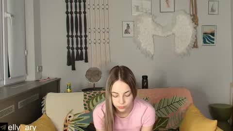 elly_ary online show from December 13, 2025, 9:31 pm