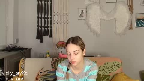 elly_ary online show from January 7, 2026, 9:28 pm