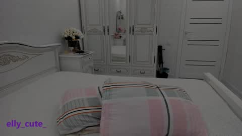 Elly Cute  online show from December 30, 2024, 3:47 am