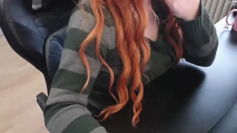 Elly online show from November 6, 2025, 7:42 am