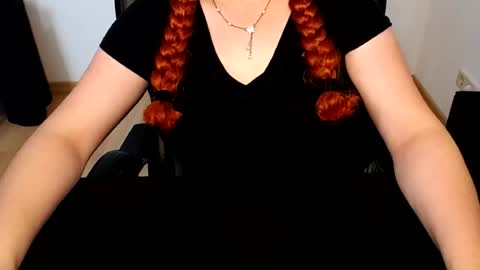 Snapshot of elly_petite chatting on July 24, 2026, 6:55 am Elly online show from July 24, 2026, 6:55 am