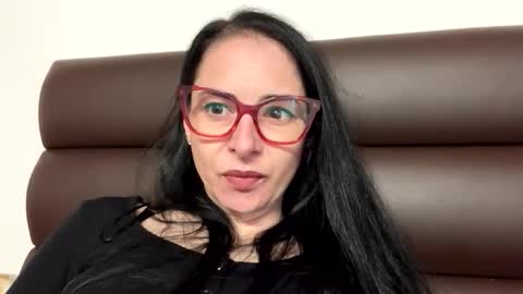 ellyadavis online show from November 22, 2025, 6:56 am