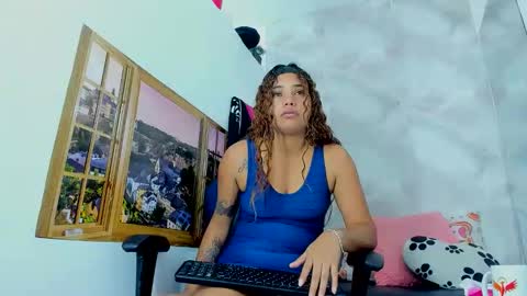 Snapshot of ellybloom chatting on May 9, 2026, 2:11 pm ellybloom online show from May 9, 2026, 2:11 pm