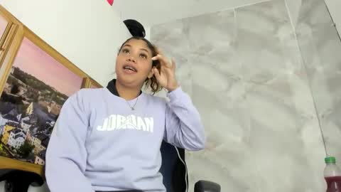 Snapshot of ellybloom chatting on May 18, 2026, 1:50 pm ellybloom online show from May 18, 2026, 1:50 pm