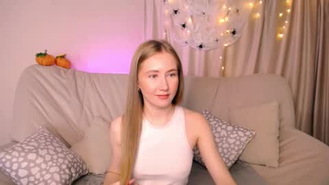 Elly online show from October 18, 2025, 2:36 am