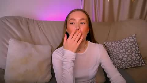  Elly  online show from April 2, 2026, 2:53 am