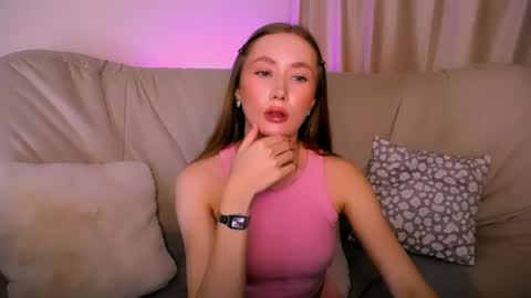  Elly  online show from April 14, 2026, 3:12 am