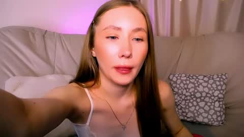  Elly  online show from April 18, 2026, 3:10 am