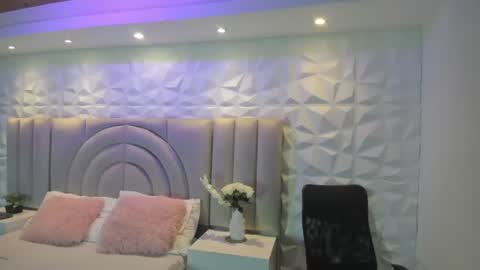 Snapshot of ellye_evans_ chatting on July 5, 2026, 11:17 am Ellye online show from July 5, 2026, 11:17 am