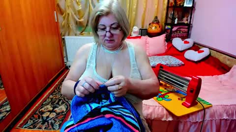 ellyhot53 online show from January 28, 2025, 3:14 pm