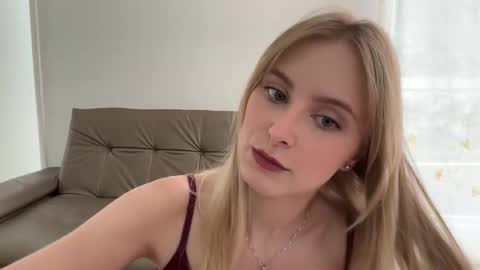 Snapshot of ellykeyofficial chatting on May 18, 2026, 3:51 pm ellykeyofficial online show from May 18, 2026, 3:51 pm