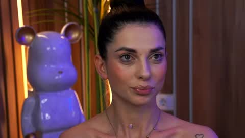 Elly online show from April 20, 2026, 7:26 pm